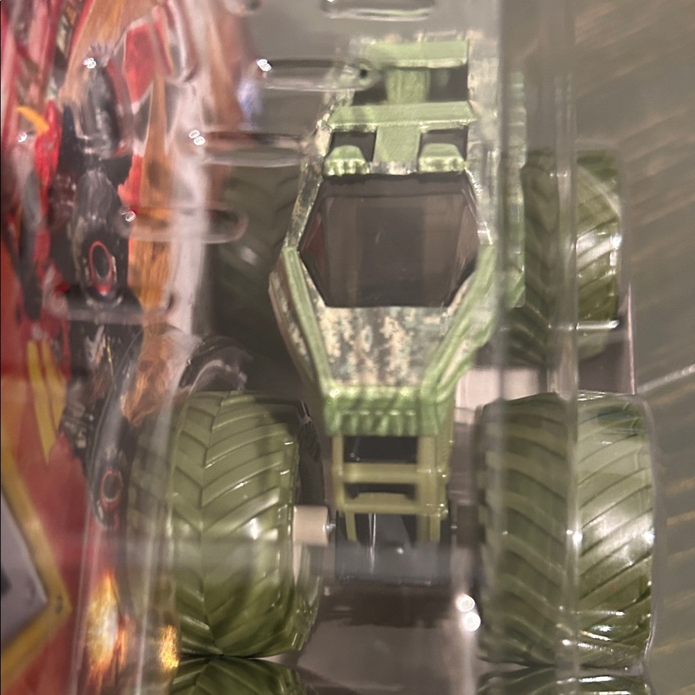MONSTER JAM Shaker vs Soldier OF FORTUNE 2-Pack Toy Trucks - Green - Picture 4 of 8
